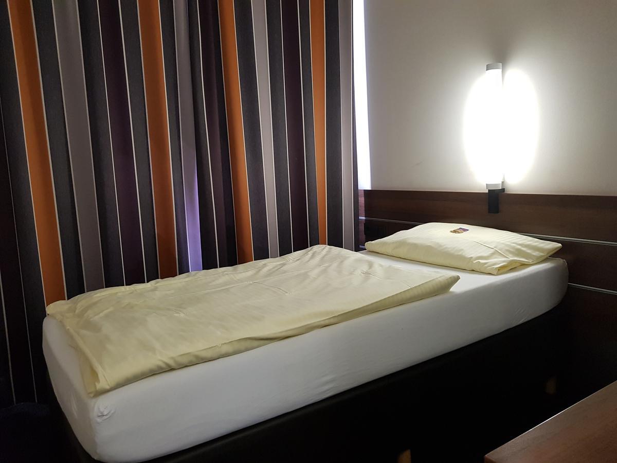 Hotel Zum Eichenzeller Esterno foto