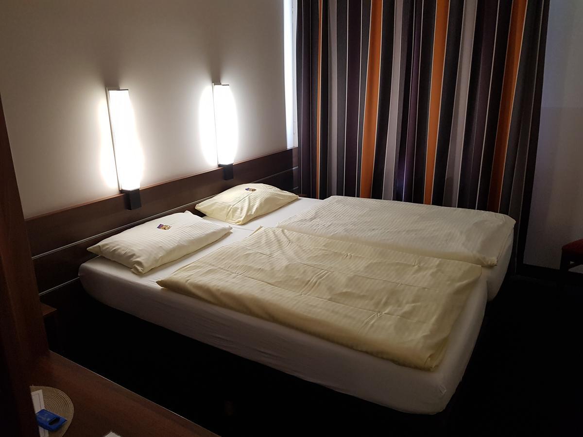 Hotel Zum Eichenzeller Esterno foto