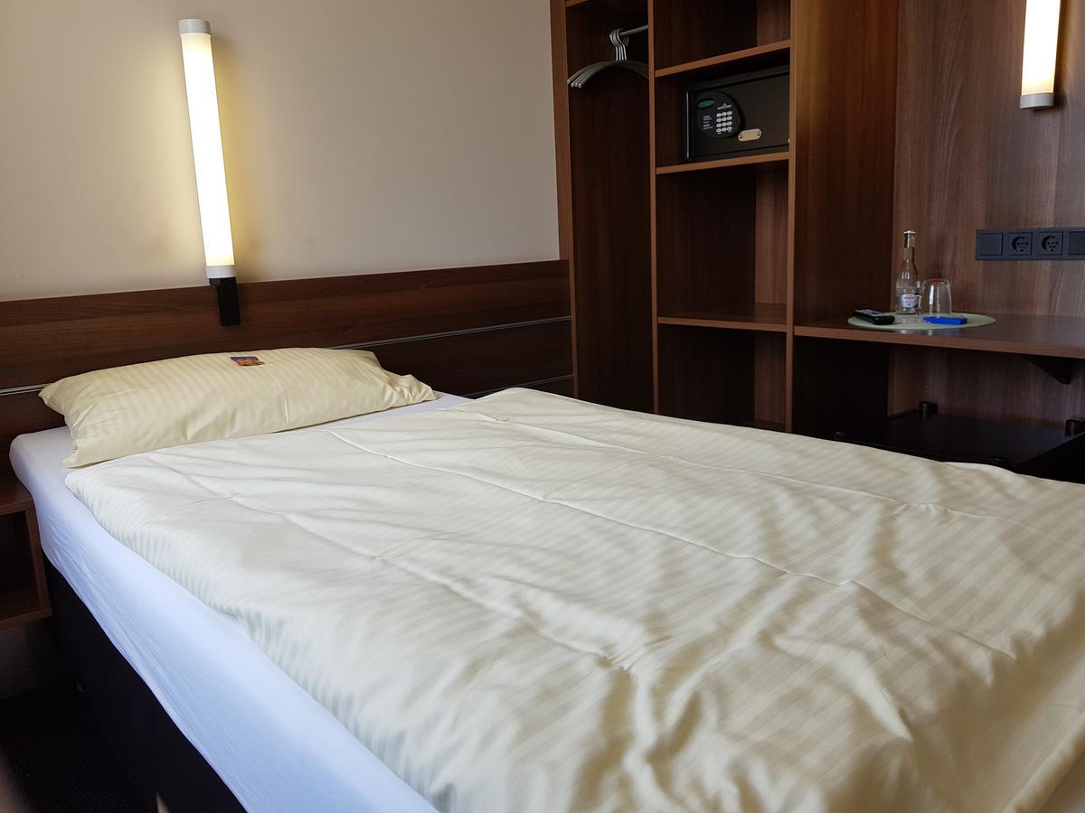 Hotel Zum Eichenzeller Esterno foto